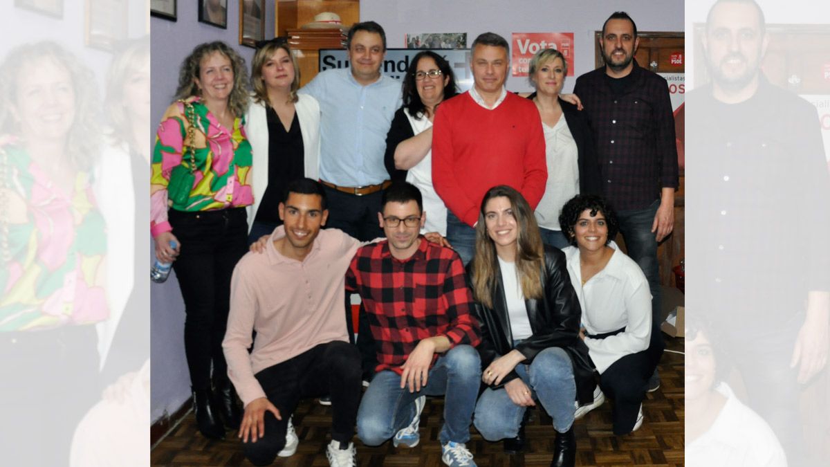 Foto de los integrantes de la candidatura del PSOE de Valencia de Don Juan, con Juan Pablo Regadera a la cabeza. | L.N.C.
