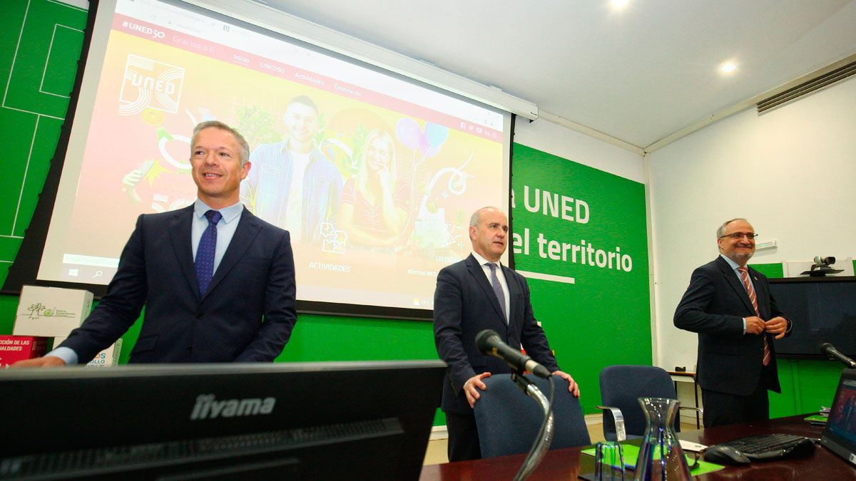 Ander Gil en su visita a la UNED de Ponferrada. | ICAL