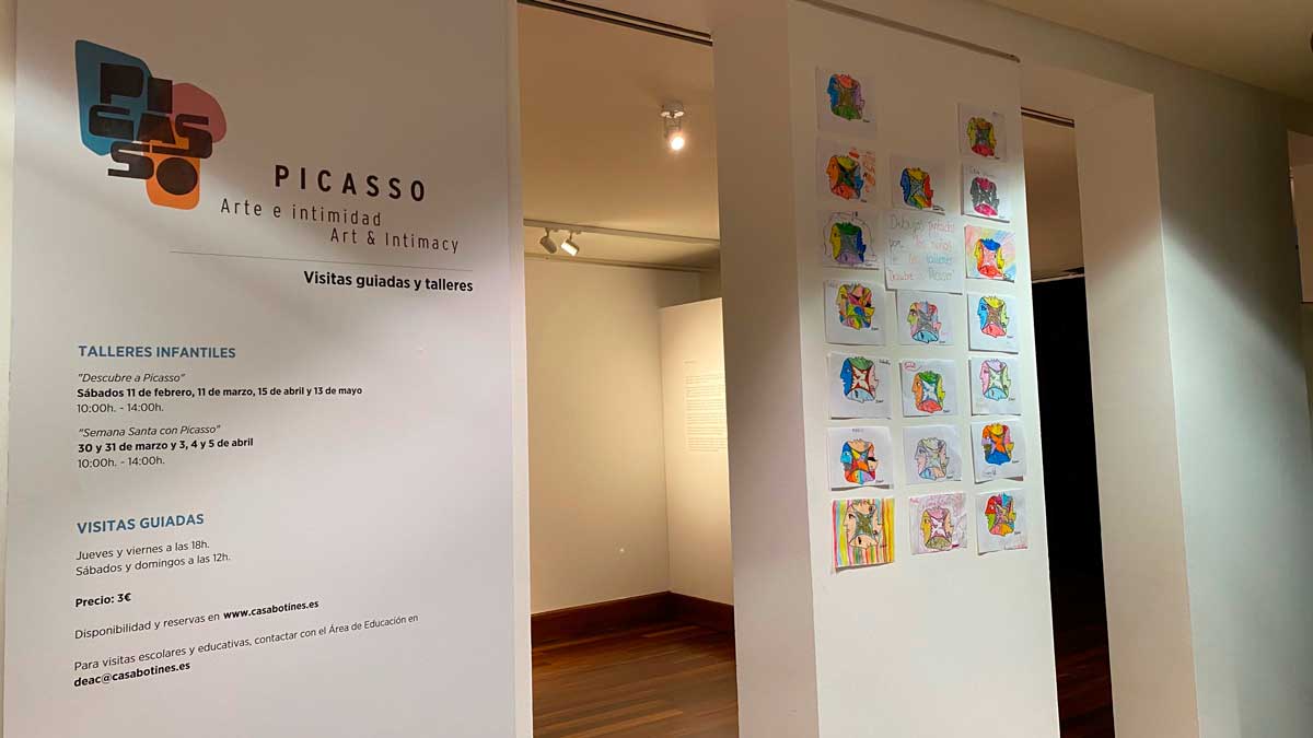 Mural de la exposición 'Picasso. Arte e intimidad'. | L.N.C. Mural de la exposición 'Picasso. Arte e intimidad'. | L.N.C.