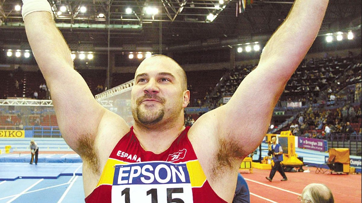 Manolo Martínez festeja su título mundial en Birmingham. | T. KIENZLE / AP Manolo Martínez festeja su título mundial en Birmingham. | T. KIENZLE / AP
