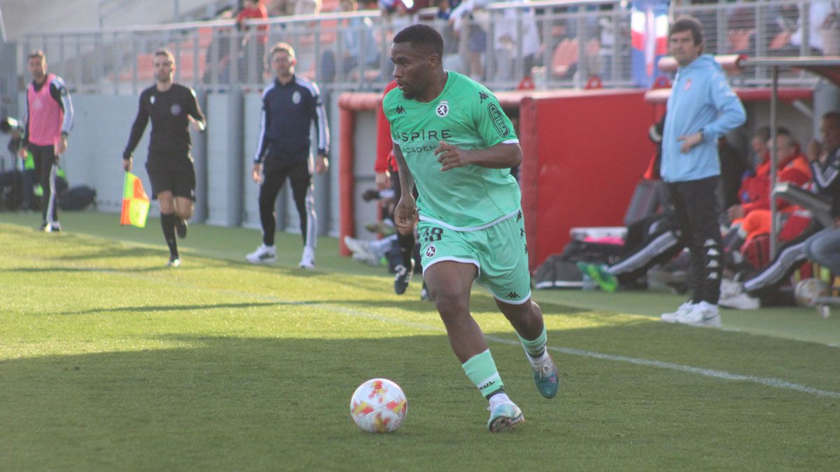 Andy Kawaya, durante el partido en Majadahonda. | ISAAC LLAMAZARES