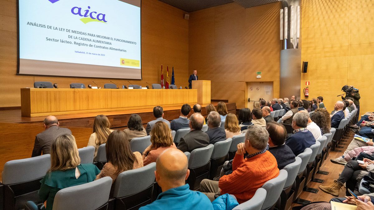 El consejero de Agricultura, Gerardo Dueñas, anunció ayer esta medida durante una jornada en Valladolid. | ICAL El consejero de Agricultura, Gerardo Dueñas, anunció ayer esta medida durante una jornada en Valladolid. | ICAL