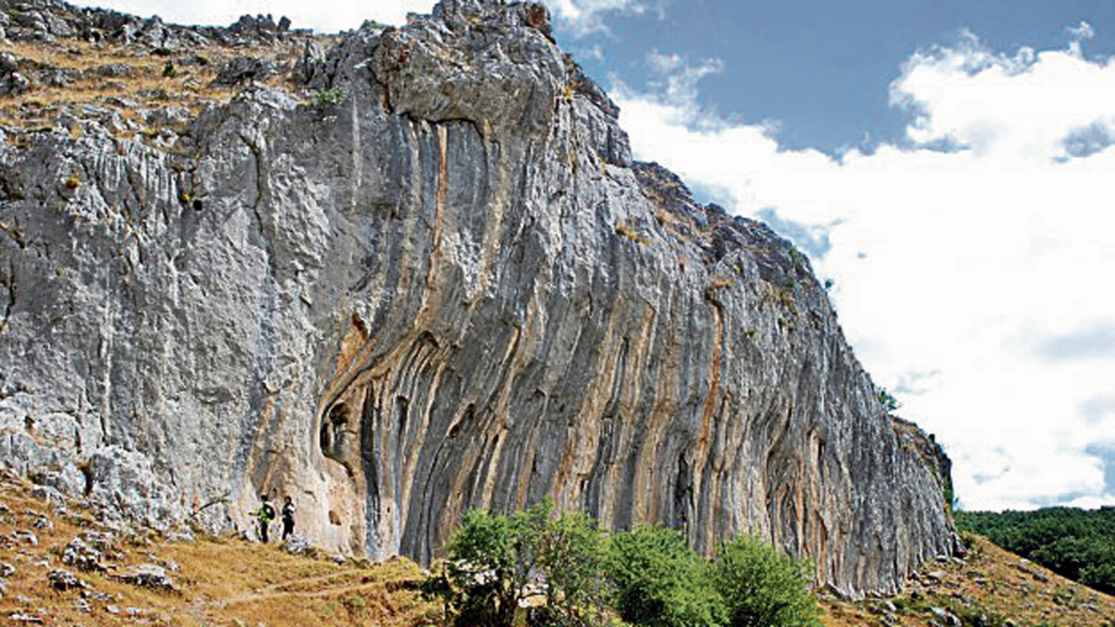 Una de las zonas de escalada de Valdehuesa. | L.N.C.