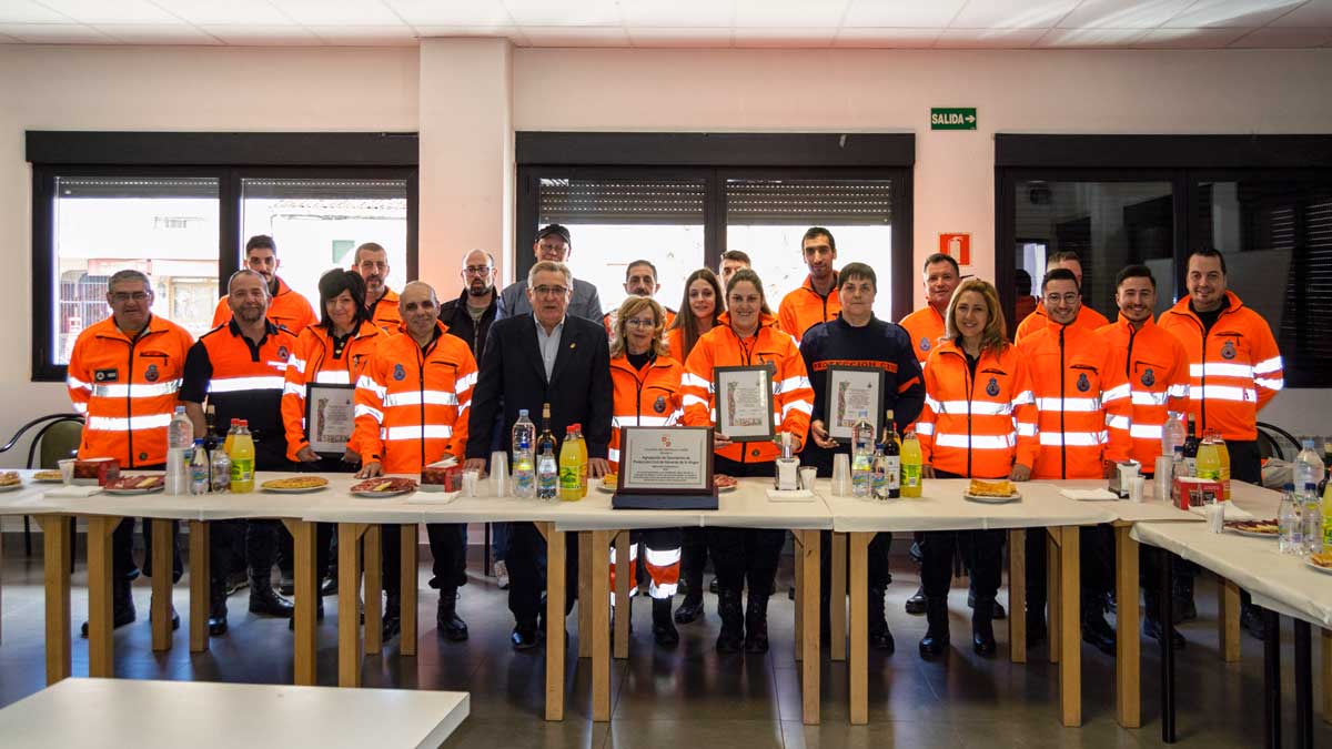 Miembros de Protección Civil homenajeados en La Virgen del Camino. | L.N.C.