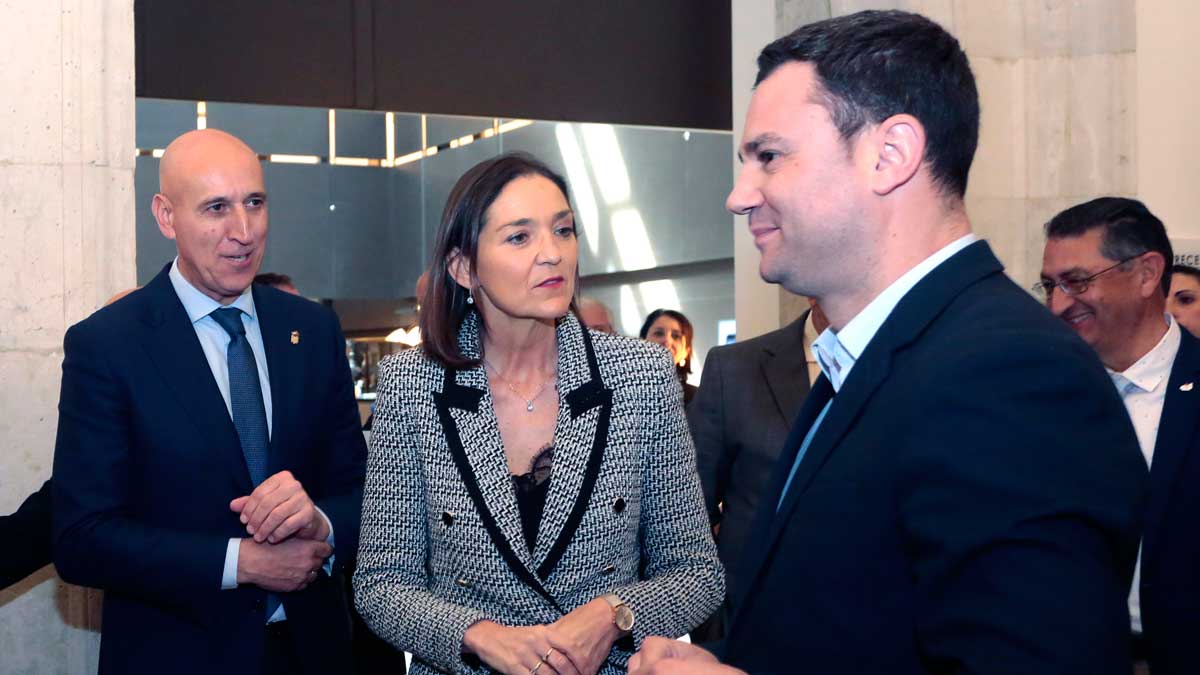 José Antonio Diez, Reyes Maroto y Javier Alfonso Cendón. | CAMPILLO / ICAL