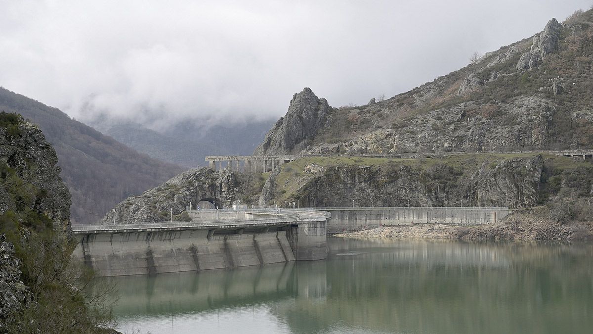 Aspecto que presenta actualmente el embalse de Riaño, que se encuentra al 79% de su capacidad. | JESÚS F. SALVADORES