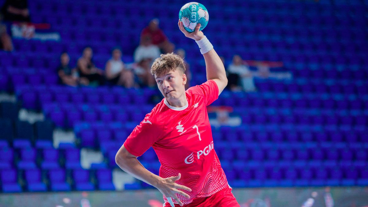 Wasiak lanza a portería durante el pasado Europeo sub 18. | EHF