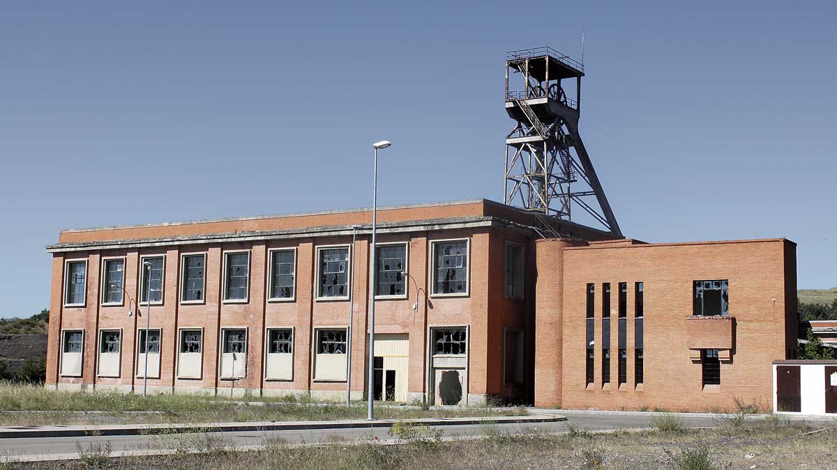 Fotografía de archivo de las antiguas instalaciones mineras en el municuipio de Sabero. :: l.n.c.