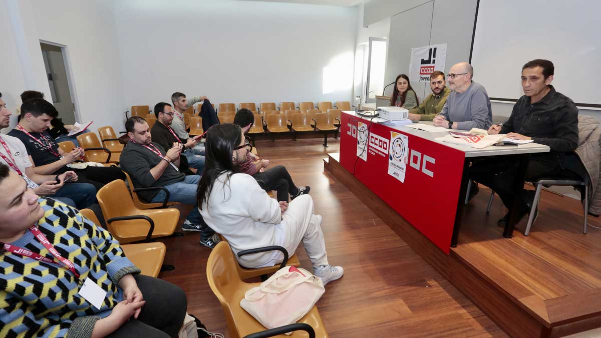 Inauguración de la Escuela de Juventud ayer en León. :: CAMPILLO / ICAL