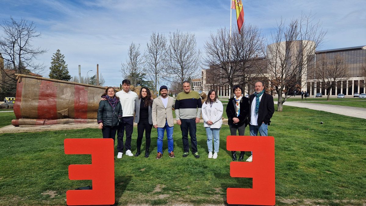 Presentación de la España Vaciada en la explanada de los Pendones Leoneses. | A. MARTÍNEZ