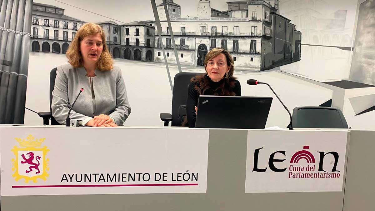 La concejala del Grupo Municipal popular, Ana Franco, derecha, acompañada por la candidata a la alcaldía, Margarita Torres | L.N.C.