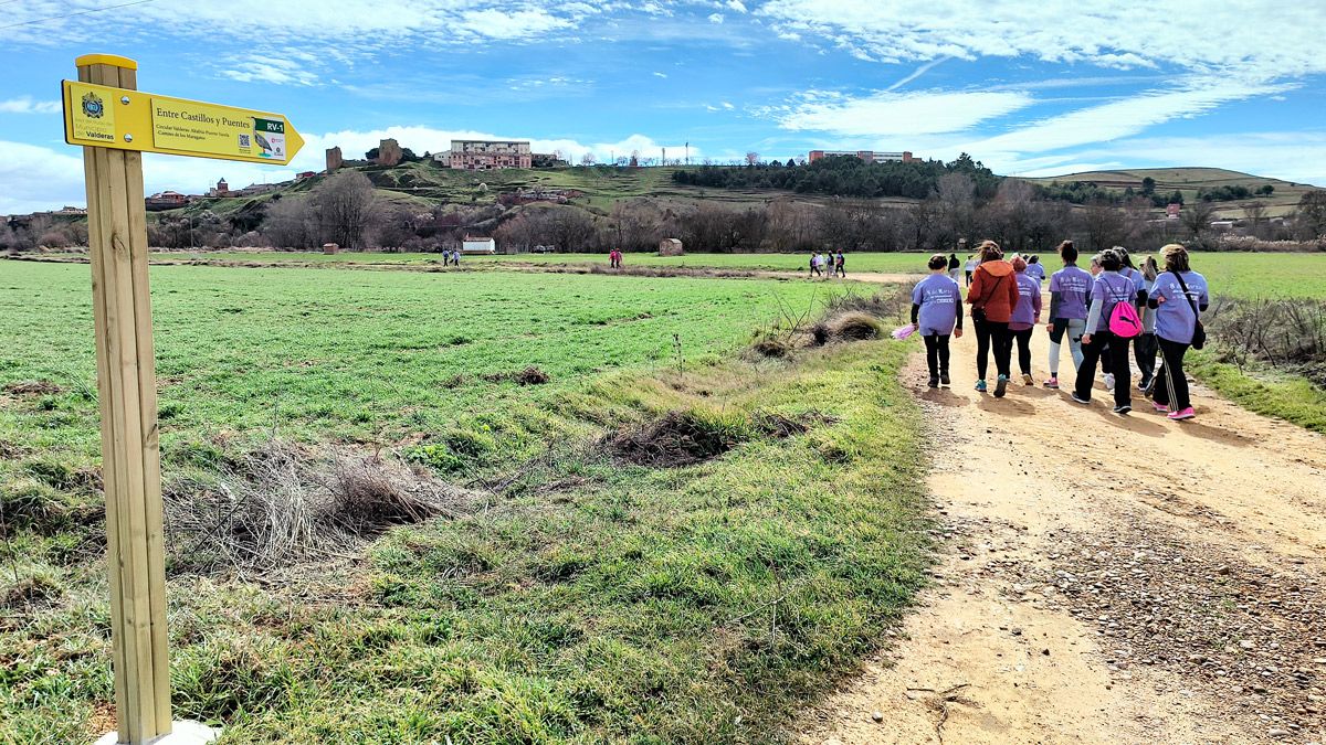 Un instante de la marcha de inauguración de la ruta de Valderas. | L.N.C.