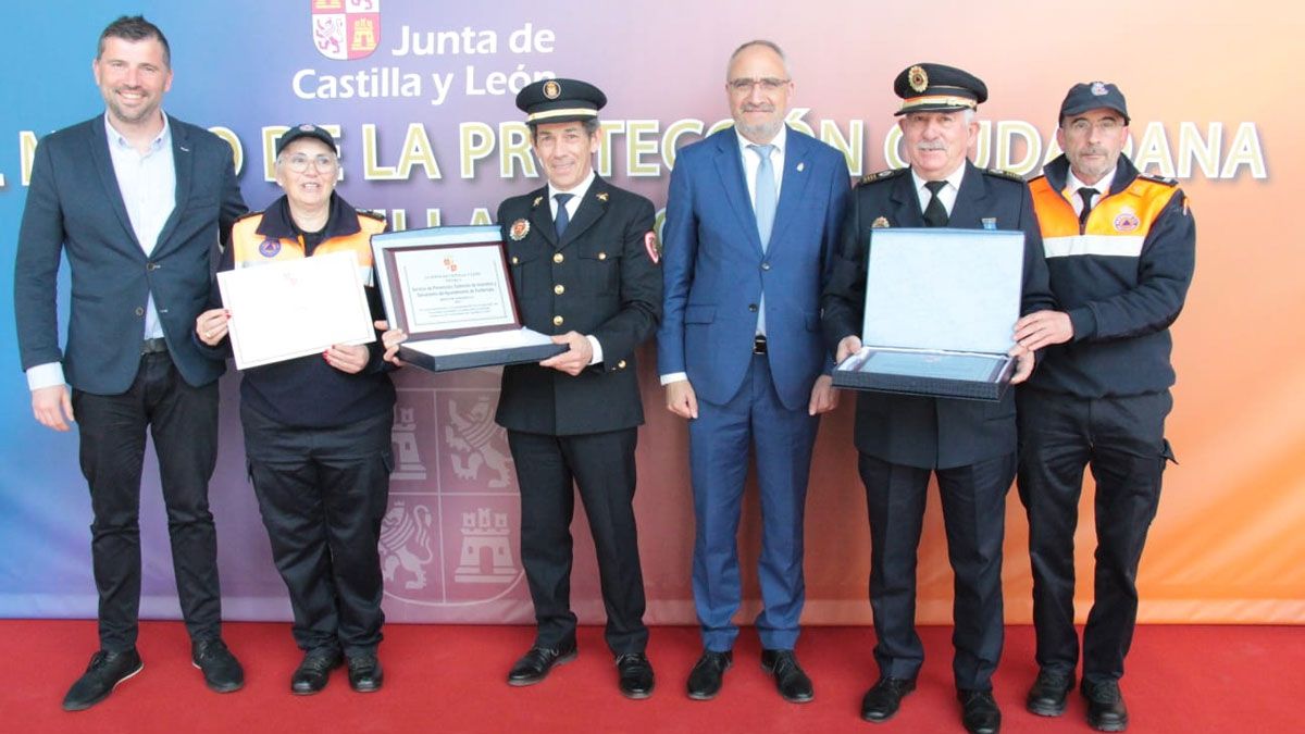 Entrega de los galardones a los efectivos ponferradinos.