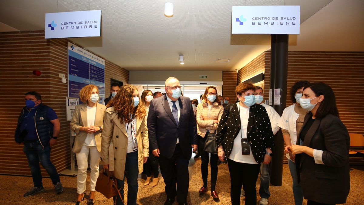 Visita del consejero de Sanidad para inaugurar el centro de salud de Bembibre. | ICAL