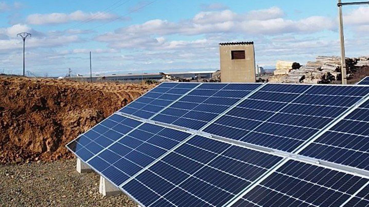 Paneles solares actuales del Polígono industrial El Tesoro de Valencia de Don Juan. | L.N.C.
