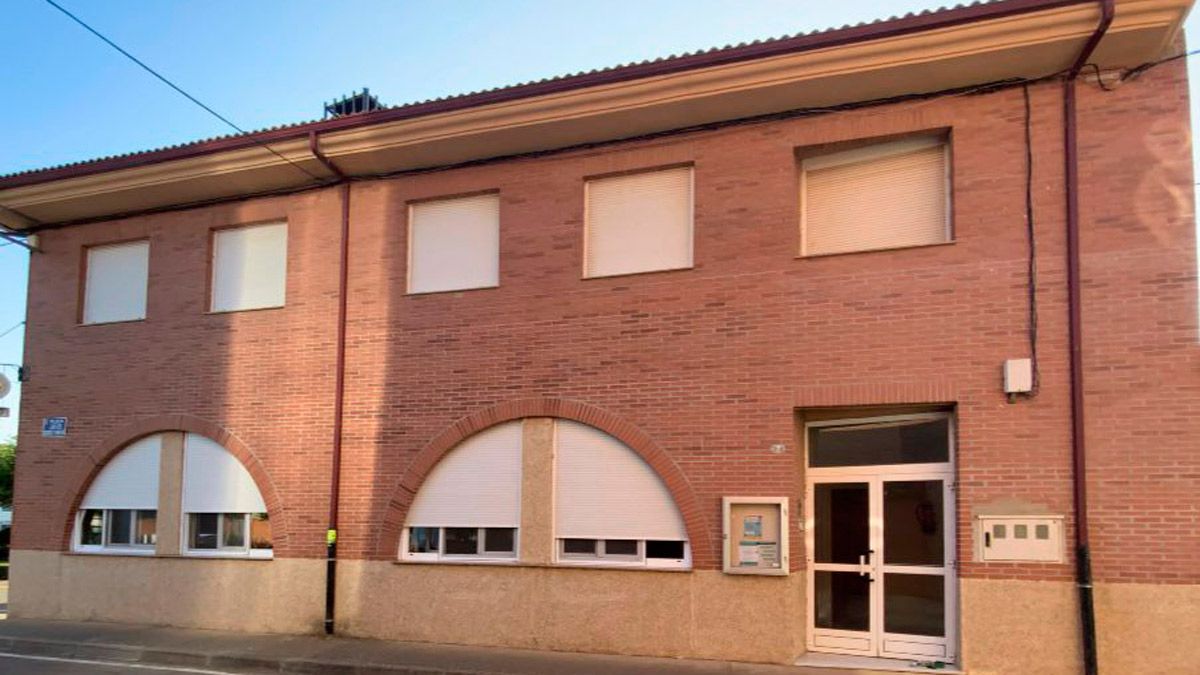 Vista exterior de la Casa de Cultura de Pobladura de Pelayo García. | L.N.C.