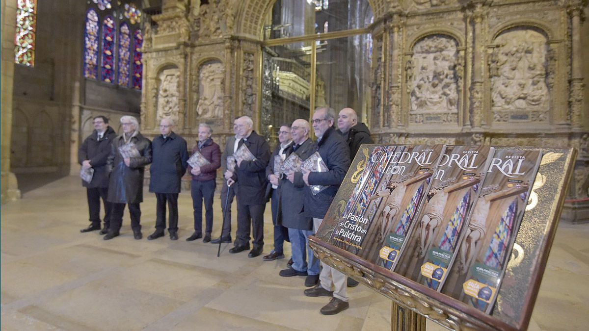 La presentación de la revista tuvo lugar en el trascoro de la Seo. | SAÚL ARÉN