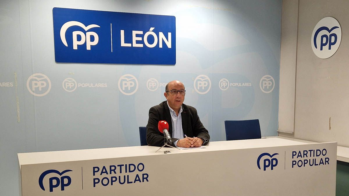 El portavoz del PP en la Diputación de León, Francisco Castañón. | A. MARTÍNEZ