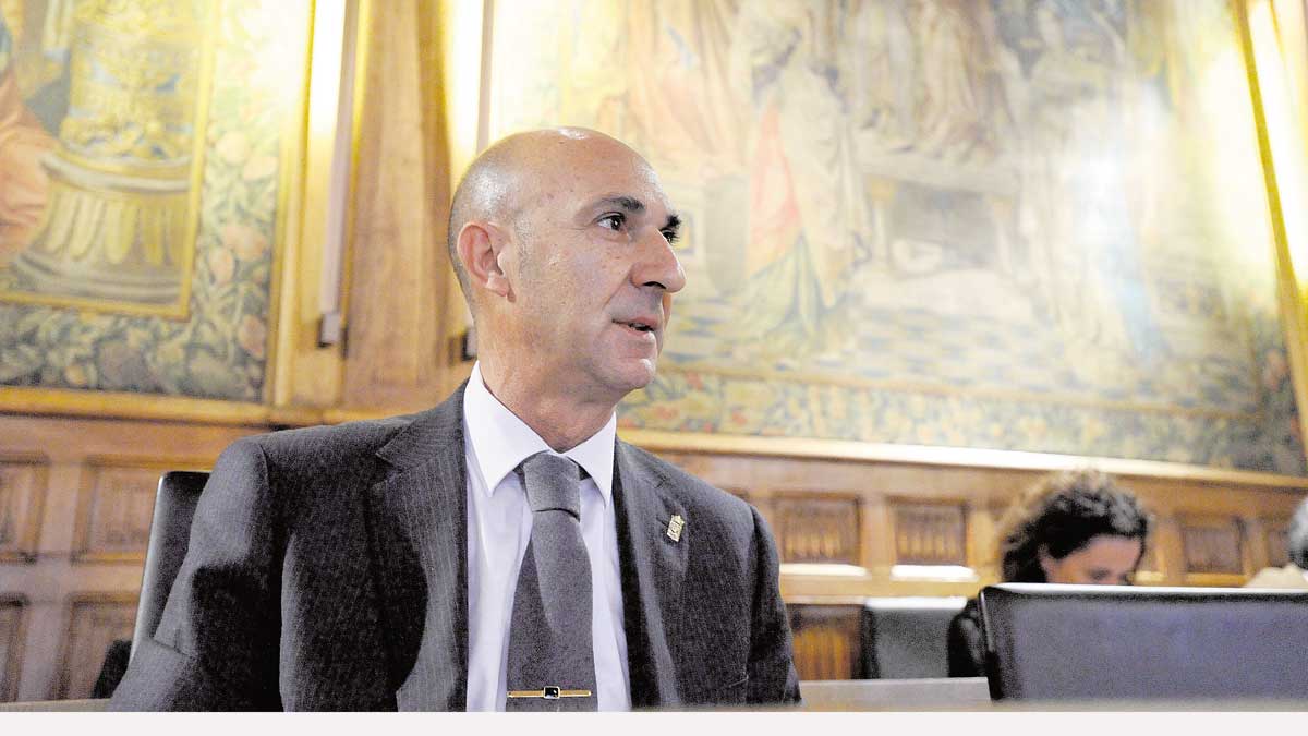 Juan Carlos Fernández, diputado provincial de Ciudadanos, este miércoles en el pleno. | DANIEL MARTÍN