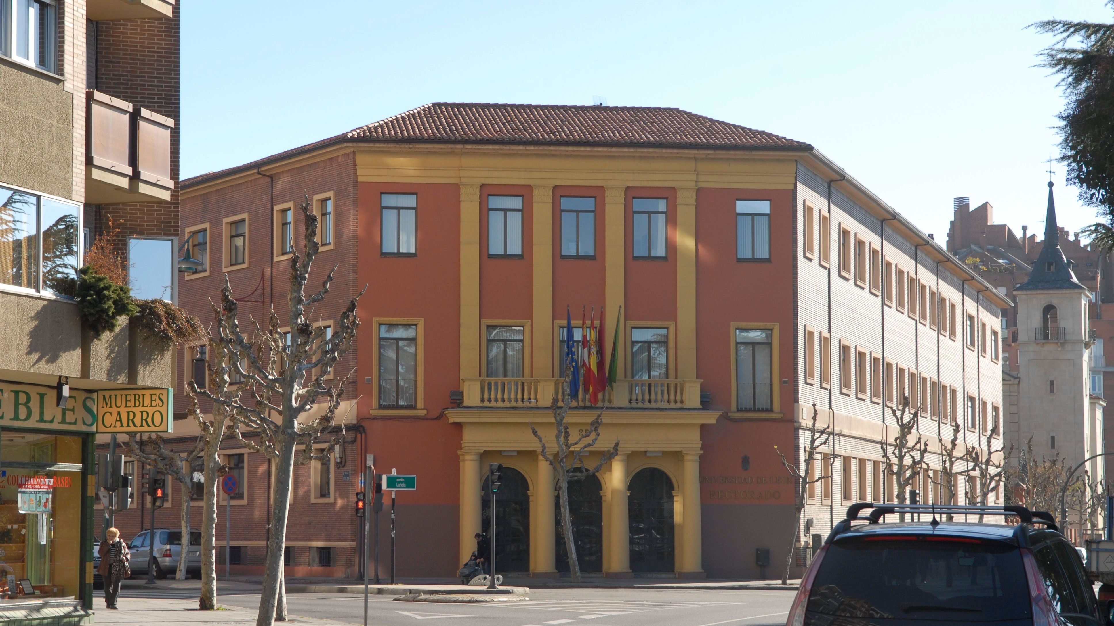 Edificio del Rectorado de la Universidad de León. | MAURICIO PEÑA