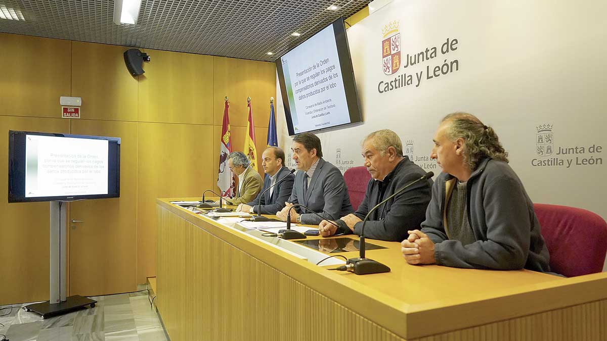 Las organizaciones agrarias comparecen junto a Suárez-Quiñones. | M. Chacón (Ical)