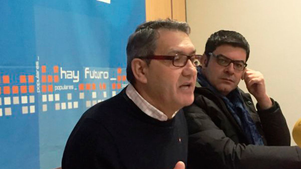 Canedo es portavoz del PP en Cacabelos y candidato a la Alcaldía.