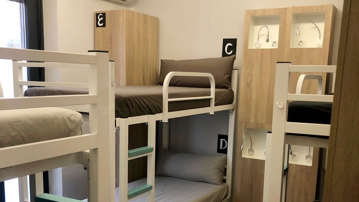 Una de las habitaciones del nuevo albergue que estrena Alda Hotels en Ponferrada. Una de las habitaciones del nuevo albergue que estrena Alda Hotels en Ponferrada.