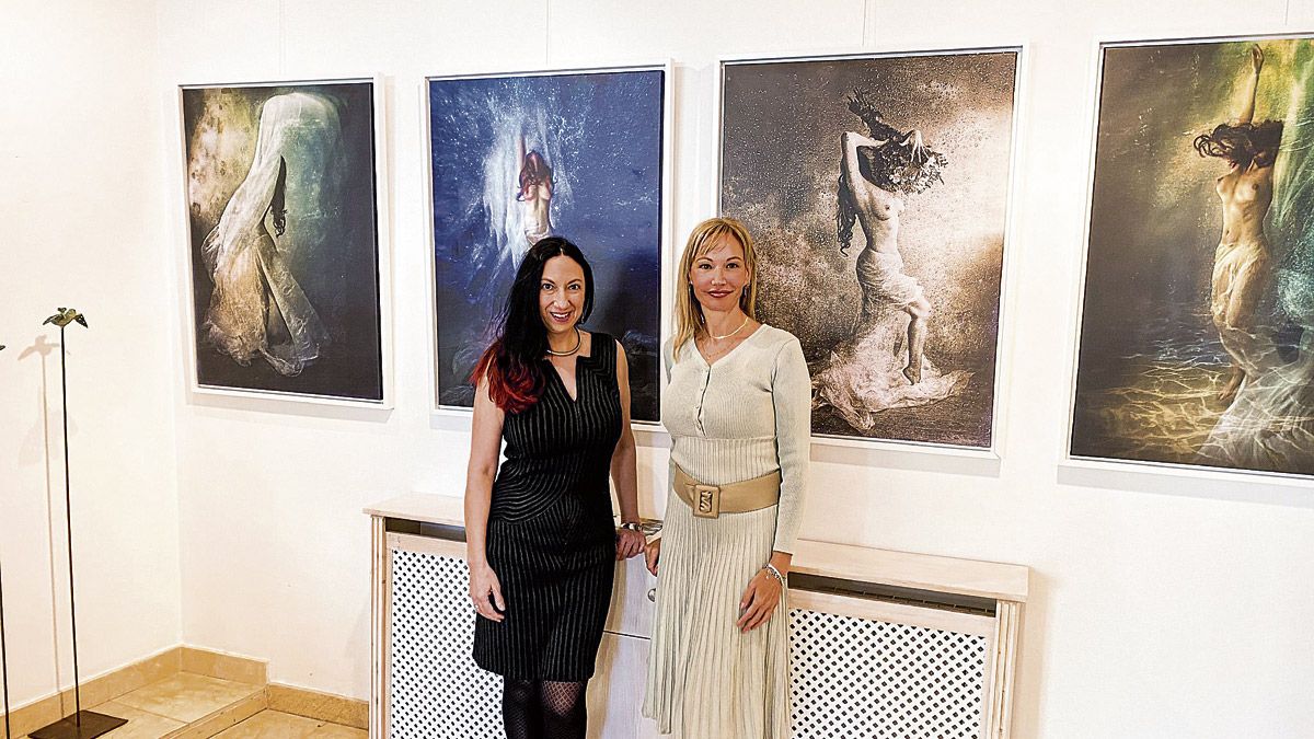 Mónica Esgueva y Crissial en la inauguración de ‘Paisajes y desnudos’ en la galería Alemi. | GELINES HIDALGO