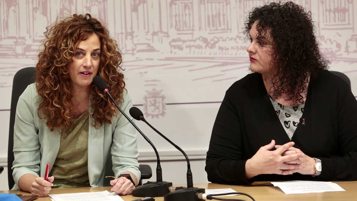 Ruth Sanz y Vera López durante la presentación de las jornadas. | CAMPILLO / ICAL