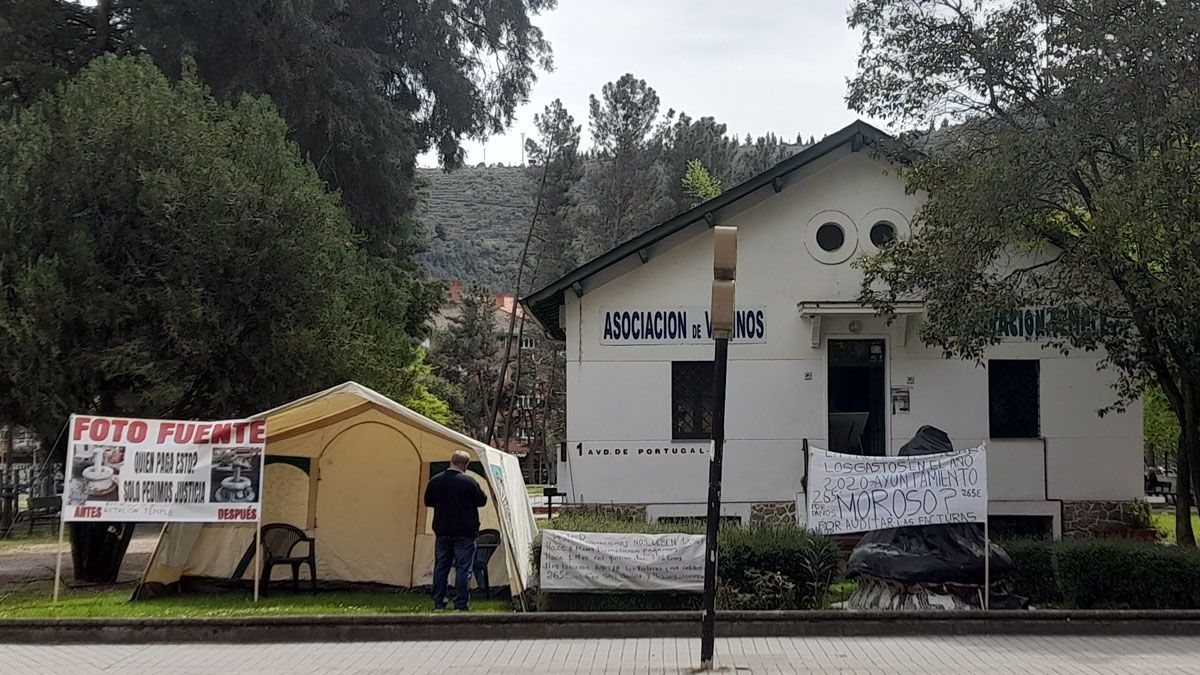 La tienda de campaña había sido colocada en día antes, pero ya ha sido eliminada. | MAR IGLESIAS