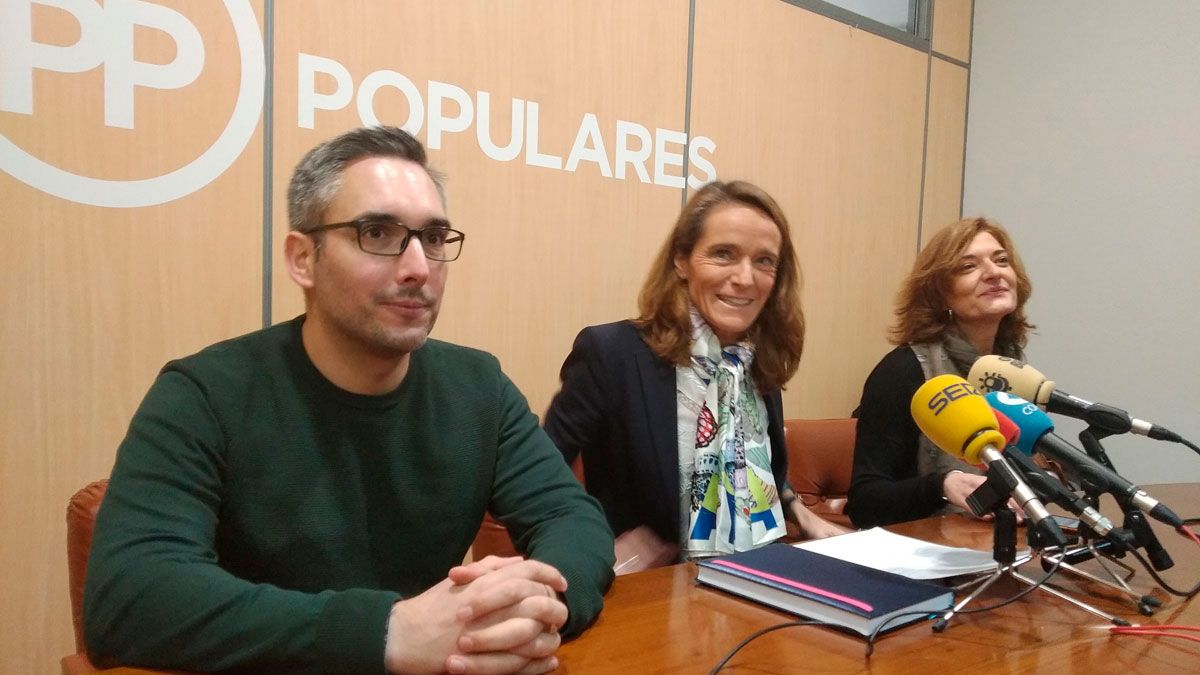 Los tres concejales salientes se van por falta de apoyo de su partido. | MAR IGLESIAS Los tres concejales salientes se van por falta de apoyo de su partido. | MAR IGLESIAS
