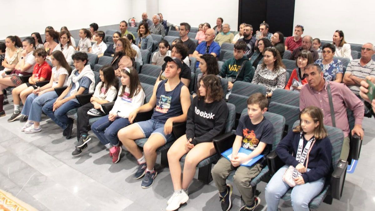 Parte de los alumnos que participaron en el Consejo. Parte de los alumnos que participaron en el Consejo.