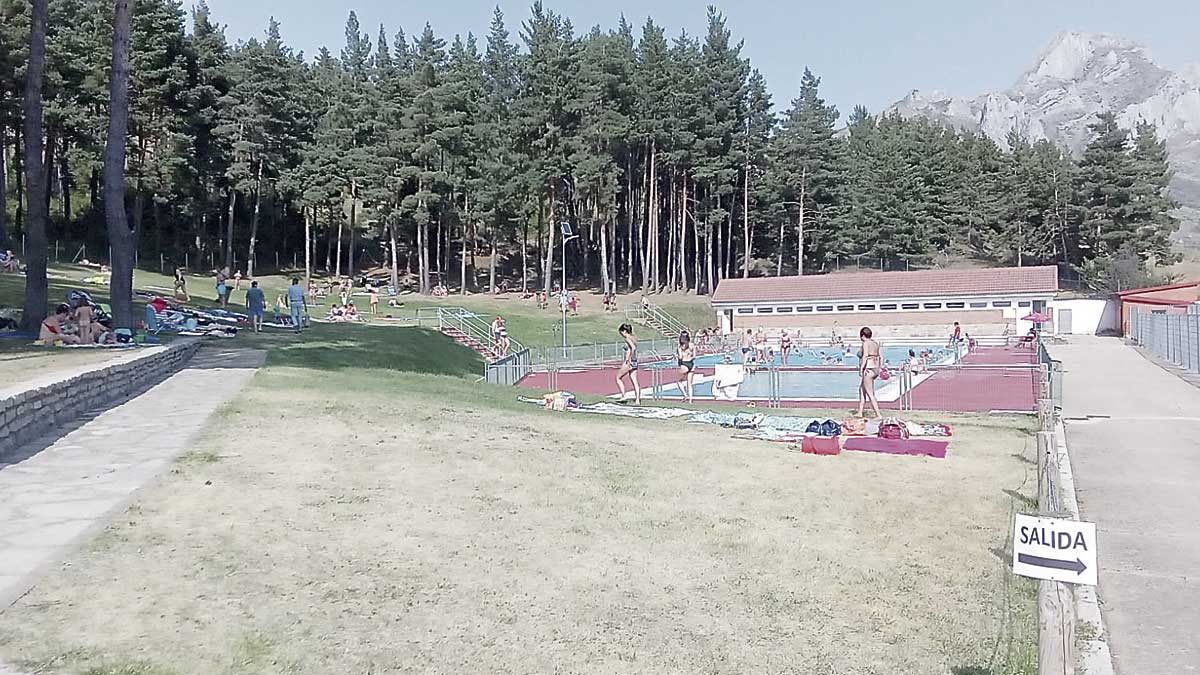 Fotografía de las piscinas municipales de Villamanín | AYTO. VILLAMANÍN