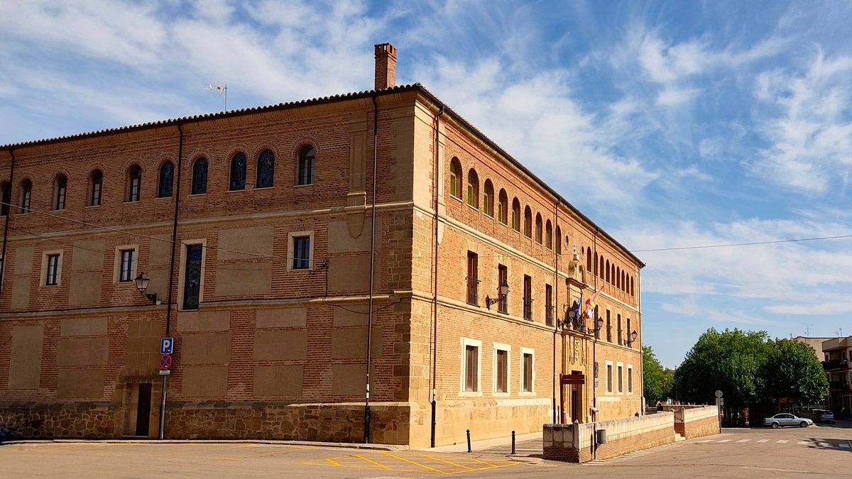 Antiguo Seminario de San Mateo y actual Ayuntamiento de la villa de Valderas. | ELENA PANERO