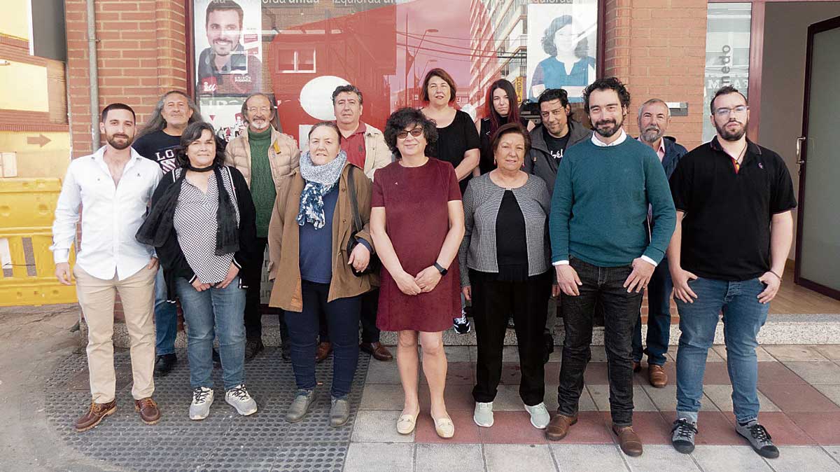 Foto de familia de la candidatura de Izquierda Unida y Podemos. | L.N.C.