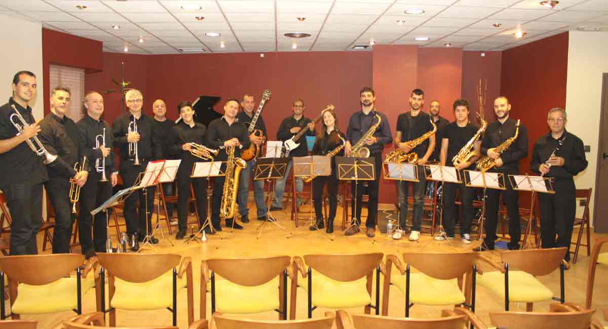 Los integrantes de la Big Band de la Escuela Municipal de Música de León, un ambicioso proyecto que otorga rango soberano al jazz. | E. LÓPEZ