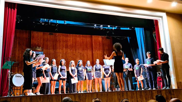 Concierto del coro juvenil llevado a cabo en la edición del pasado año del curso musical.
