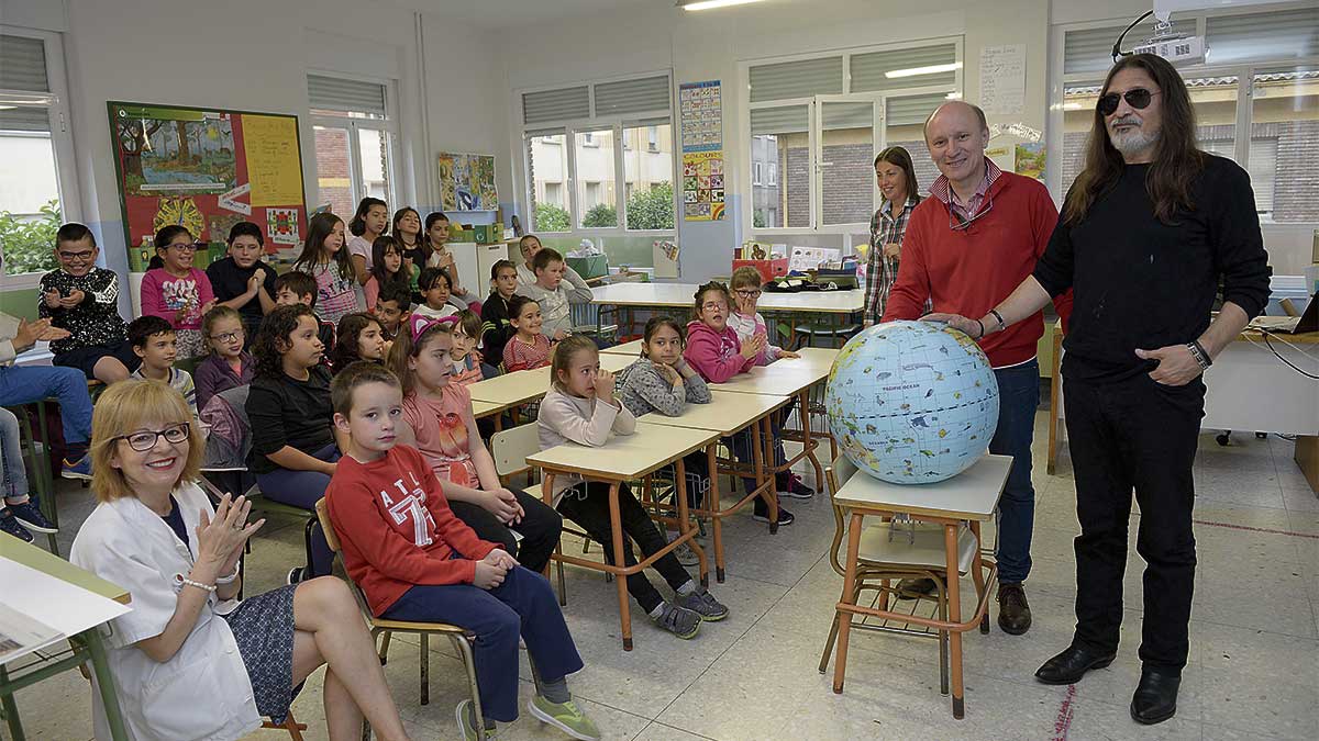 Lolo en una de las numerosas actividades en las que participó en colegios de León y toda la provincia. |  MAURICIO PEÑA