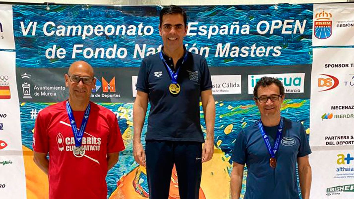 El nadador del Club de natación Máster León acudió a la cita para disputar los 3000 y los 1500 metros libres. / L.N.C. El nadador del Club de natación Máster León acudió a la cita para disputar los 3000 y los 1500 metros libres. / L.N.C.