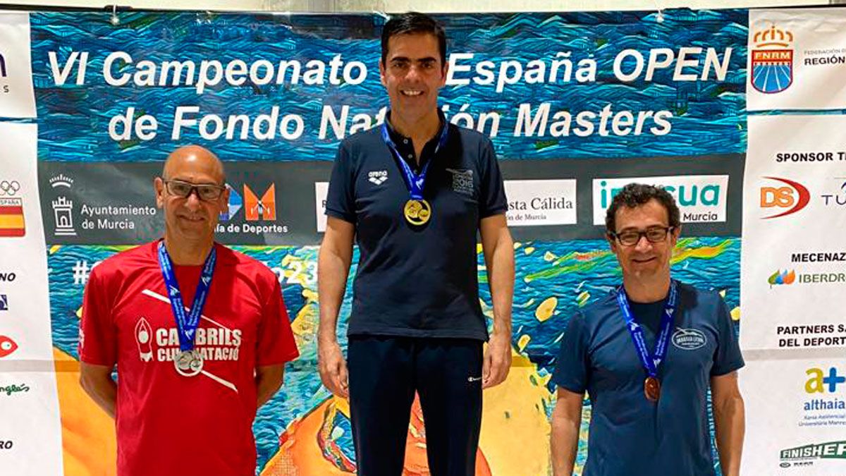 El nadador del Club de natación Máster León acudió a la cita para disputar los 3000 y los 1500 metros libres. / L.N.C.