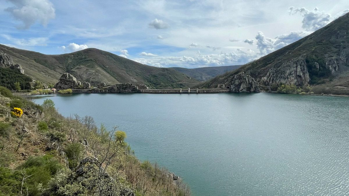 Estado que presenta actualmente el embalse de Barrios de Luna, que se encuentra al 87,8% de su capacidad. | DAVID RUBIO