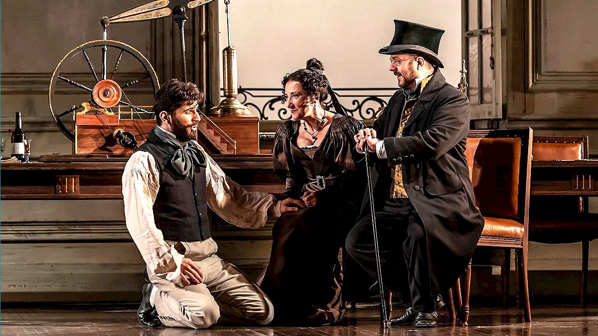 Ricardo Fassi, Monica Bacelli y Gianluca Burato en ‘Las bodas de Fígaro’ de Mozart. | ROH