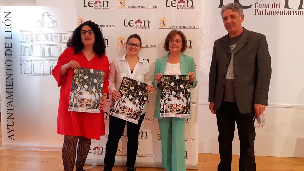 Sandra Llamas, Cristina Barrientos, Evelia Fernández y Toño Benavides en la presentación. | L.N.C.