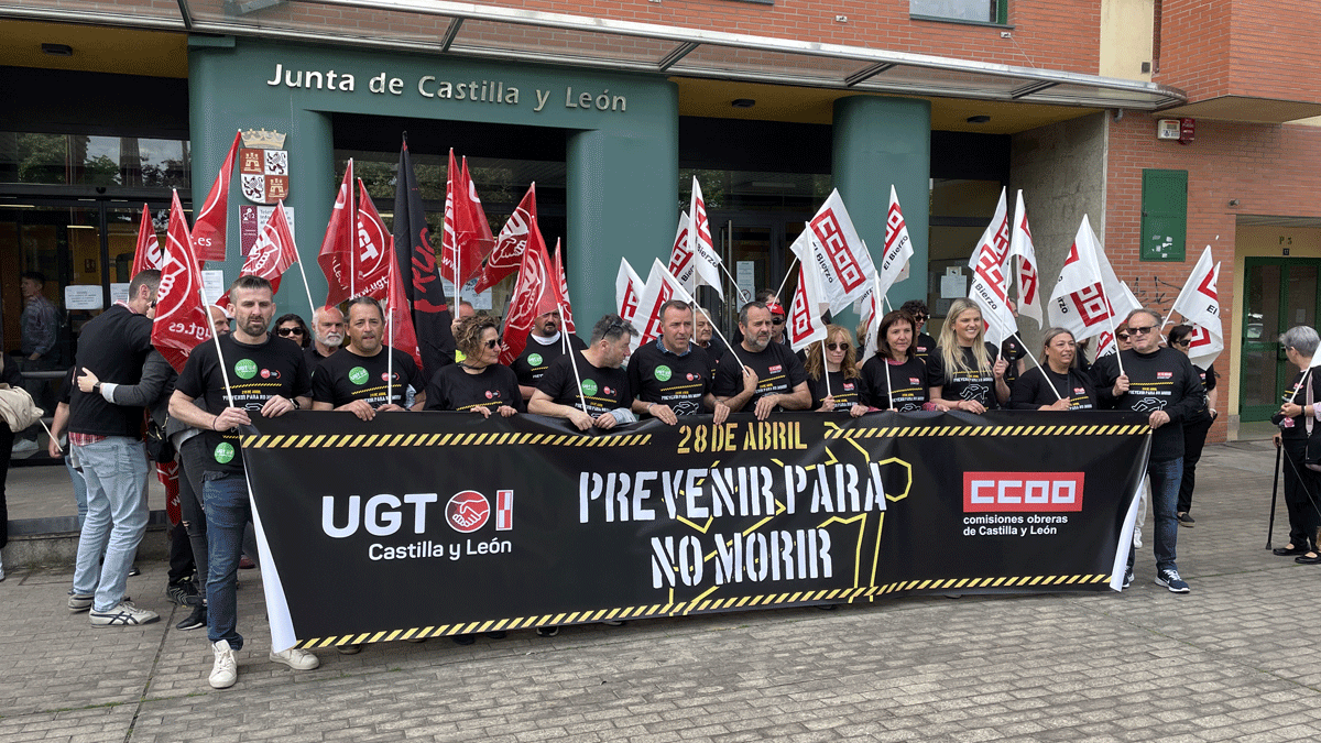 Concentración de los sindicatos con el lema 'Prevenir para no morir'. | Javier Fernández