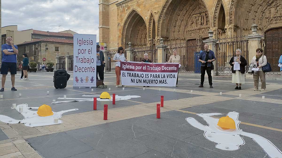 Los participantes se sumaron a un círculo de silencio y encendieron velas. | L.N.C.