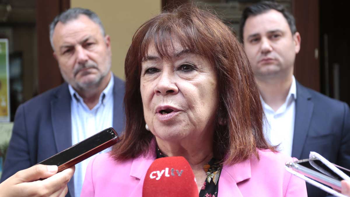 La presidenta y senadora del PSOE Cristina Narbona durante la clausura de la convención municipal del PSOE en León | ICAL