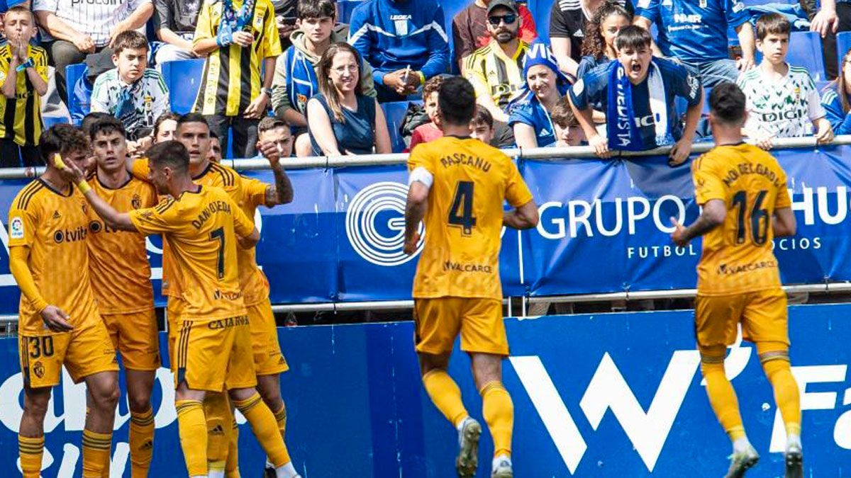 Los jugadores de la Ponferradina celebran el gol de Naranjo ante el Real Oviedo. / La Liga.