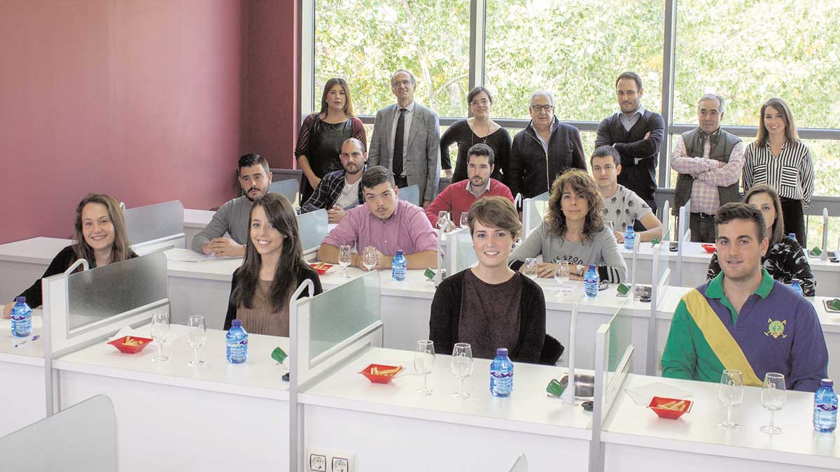 La sede del Consejo Regulador en Valencia de Don Juan acogió ayer una cata didáctica. | T.G.