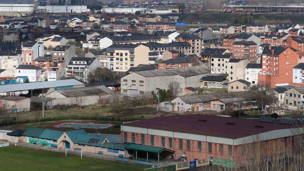 El barrio de Flores del Sil es uno de los más degradados que necesita obras, según el PP.