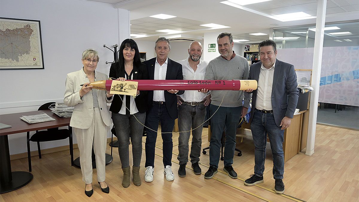 Los representantes de la UPL en San Andrés del Rabanedo con el director de La Nueva Crónica. | SAÚL ARÉN